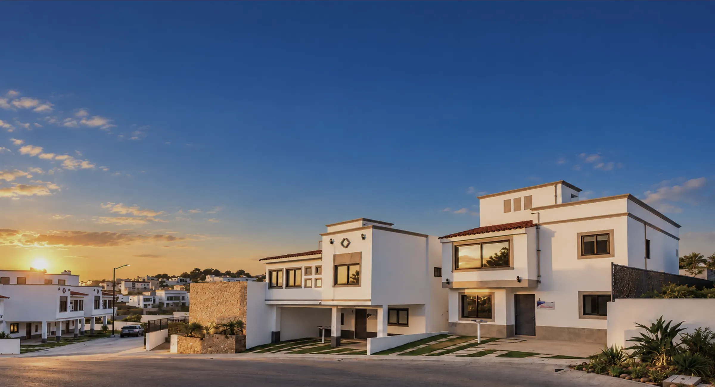Residencias de Riviera Residencial en Real del Mar al atardecer