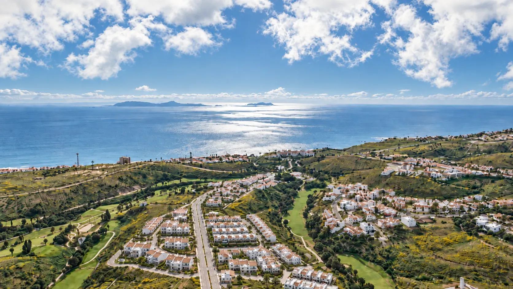 Vista panorámica de Real del Mar y la costa del Pacífico con las Islas Coronado al fondo